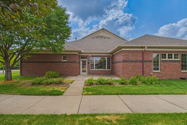 12402 Flanders Court Ne #I, Blaine, MN 55449