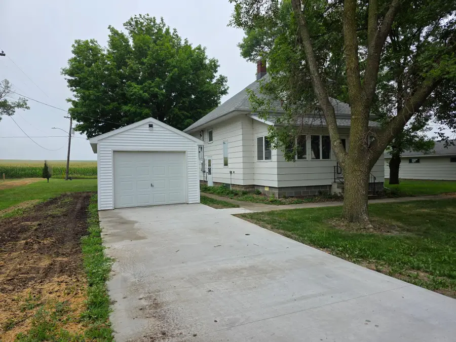 104 Bertha Avenue S, Pipestone, MN 56164 - #2