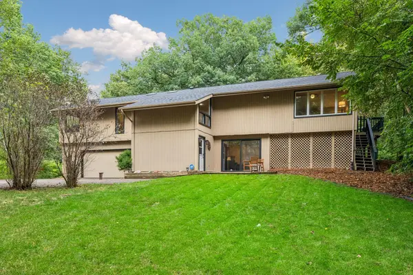 15 High Circle Way, North Oaks, MN 55127