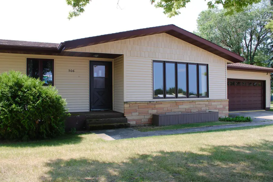 506 Lincoln Avenue W, Karlstad, MN 56732 - #2