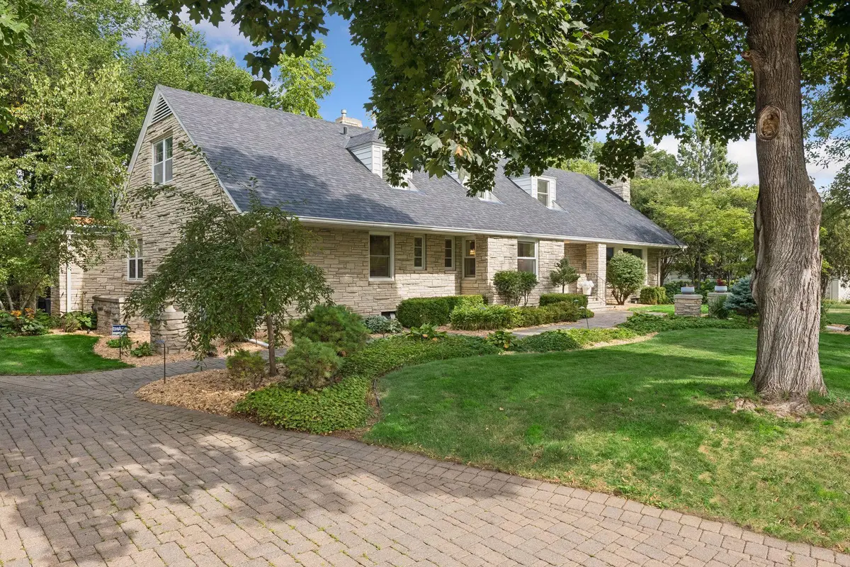 4808 Woodhill Way, Edina, MN 55424 - #1
