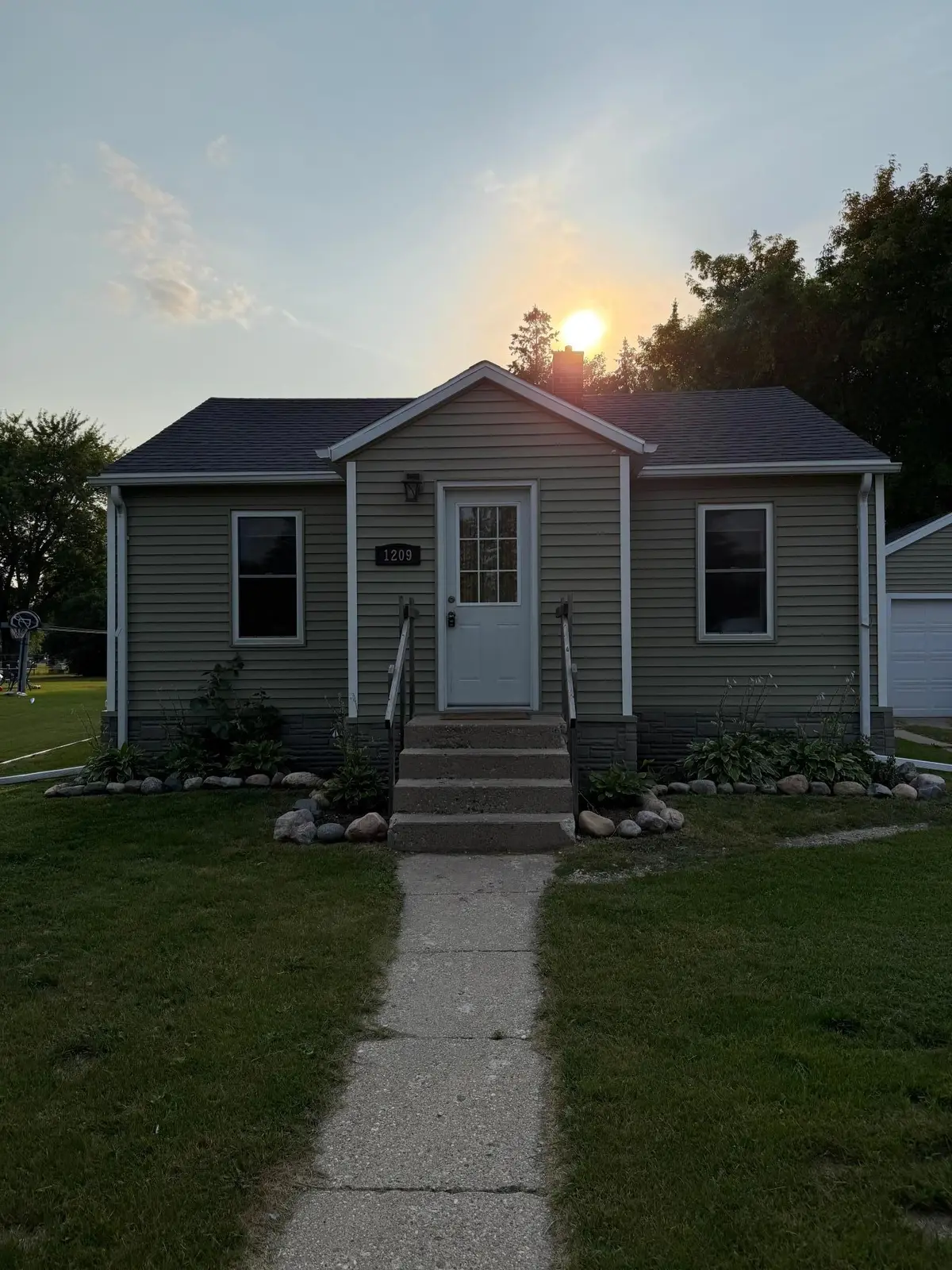 1209 Arnold Avenue N, Thief River Falls, MN 56701 - #1
