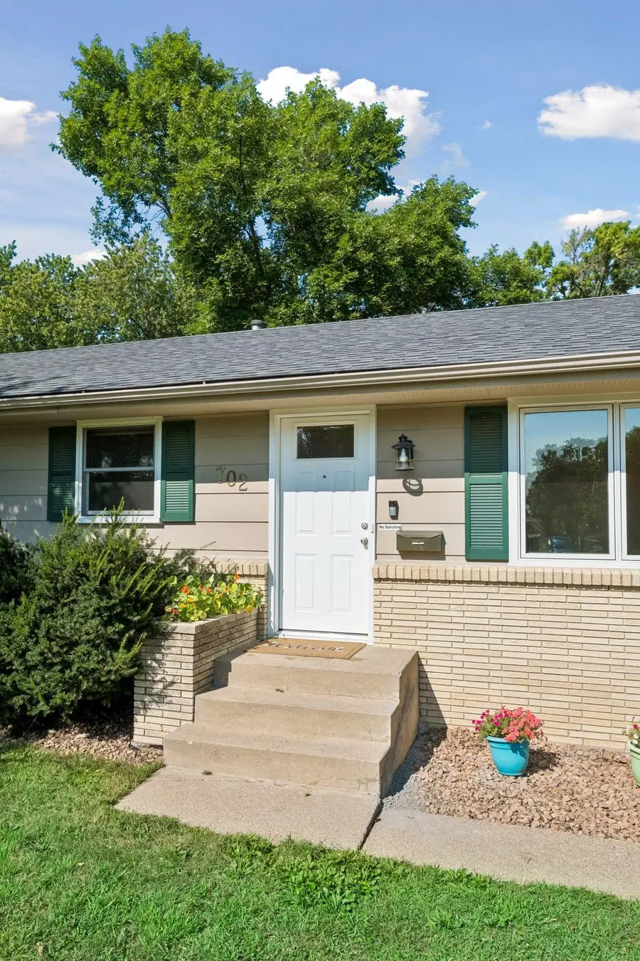 702 Madison Street S, Shakopee, MN 55379 - #2