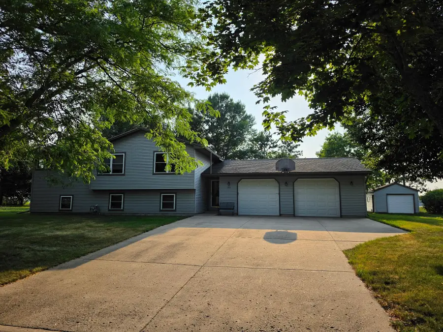 705 N Estates Avenue, Litchfield, MN 55355 - #3