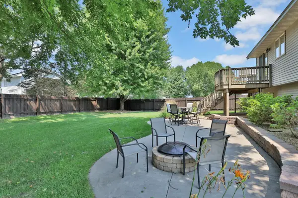 1098 Heather Drive, Woodbury, MN 55129