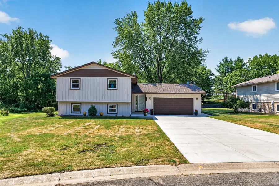 460 Hawes Avenue, Vadnais Heights, MN 55127 - #2