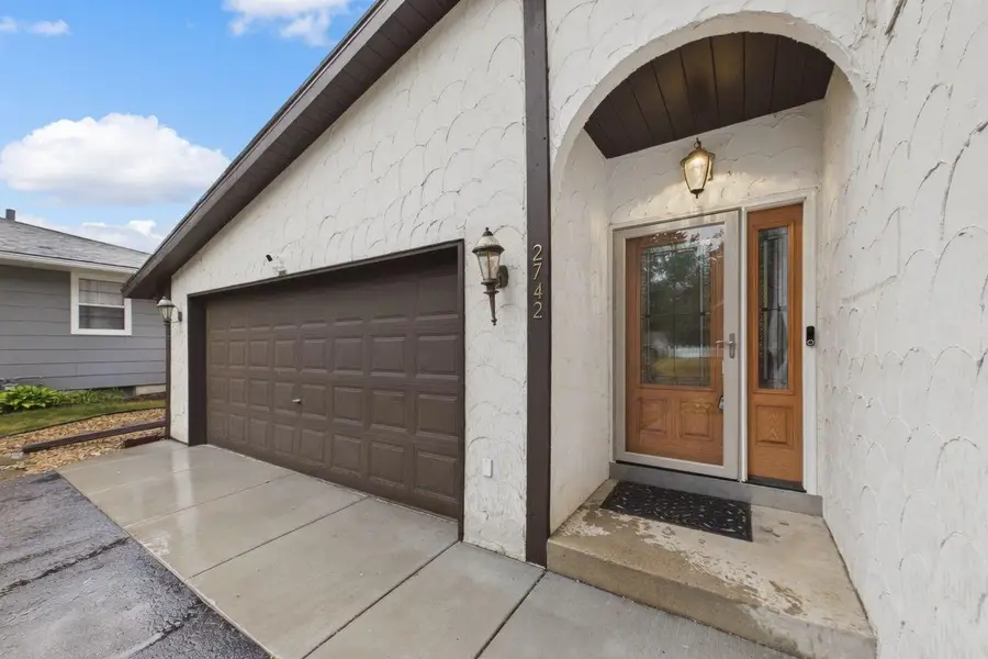 2742 Hilltop Court, North Saint Paul, MN 55109 - #2