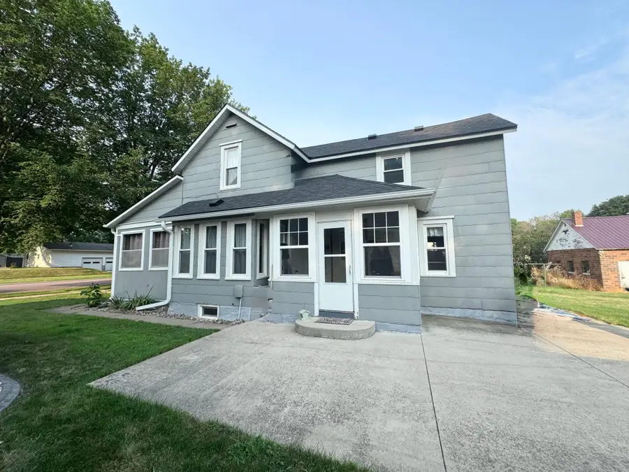 204 Elm Street Nw, Sleepy Eye, MN 56085 - #2