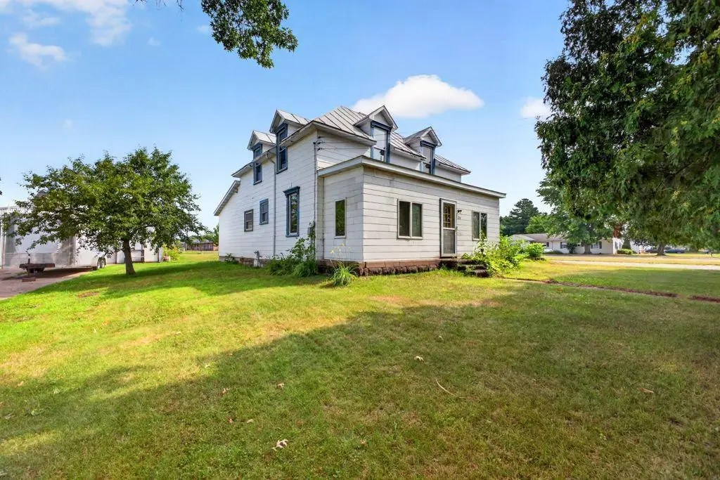220 W Winona Avenue, Kellogg, MN 55945 - #1