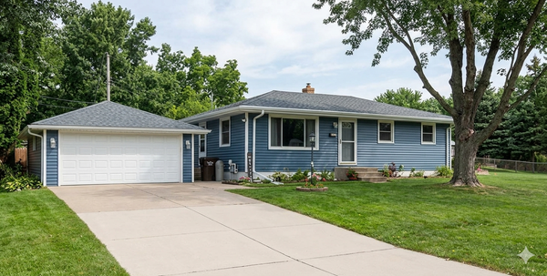 6132 Edgewood Avenue, Woodbury, MN 55125