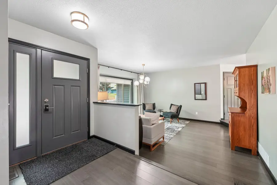 5558 Chatsworth Street N, Shoreview, MN 55126 - #2