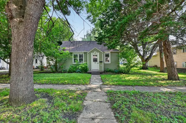 306 2nd Avenue Ne, Glenwood, MN 56334