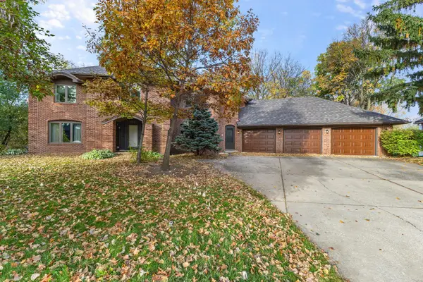 9581 Oxborough Curve, Bloomington, MN 55437