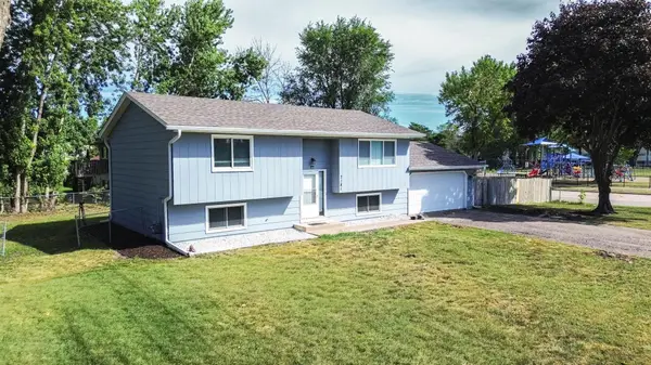 7181 Colorado Avenue N, Brooklyn Park, MN 55429