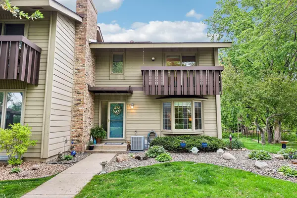 28 Birnamwood Drive, Burnsville, MN 55337