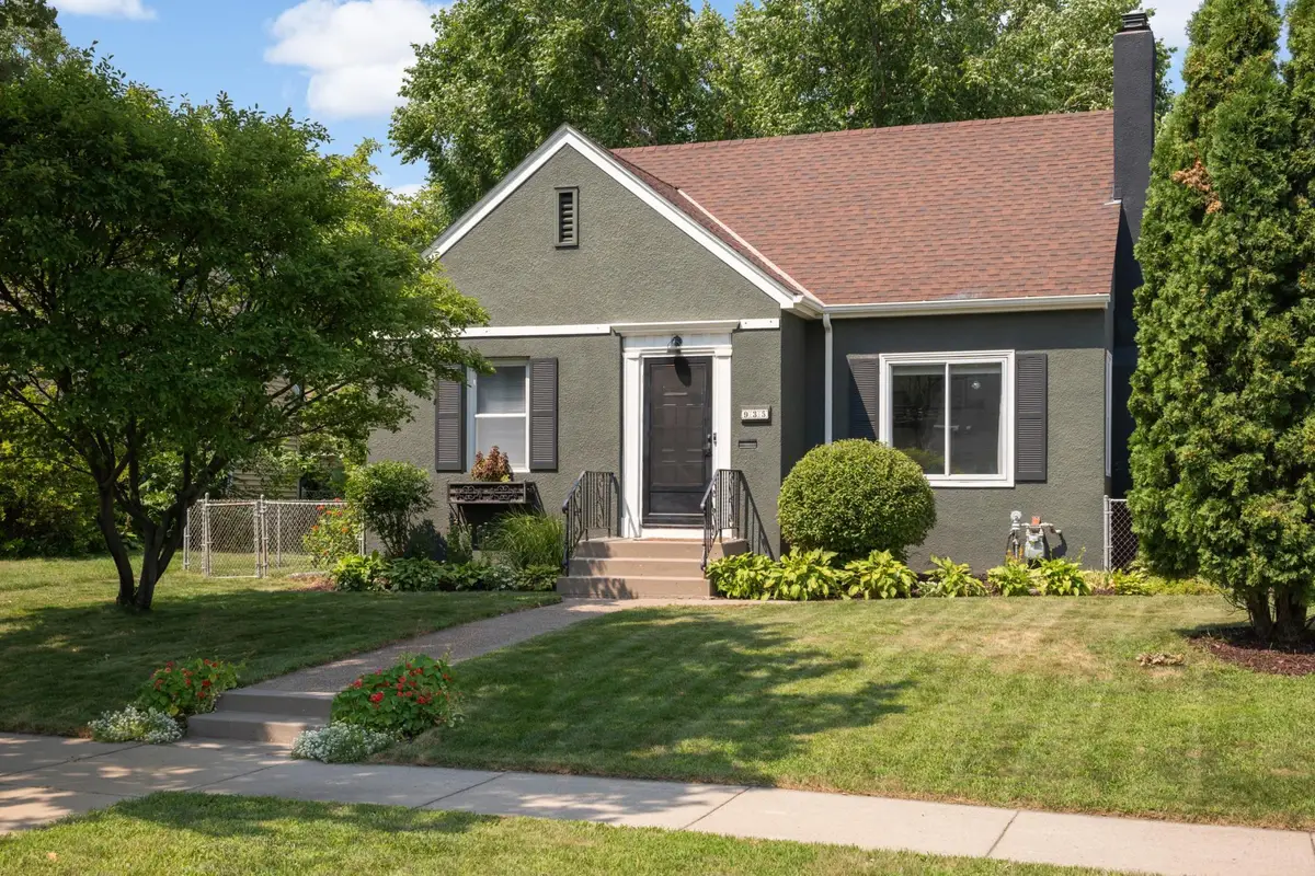 935 Iowa Avenue W, Saint Paul, MN 55117 - #1