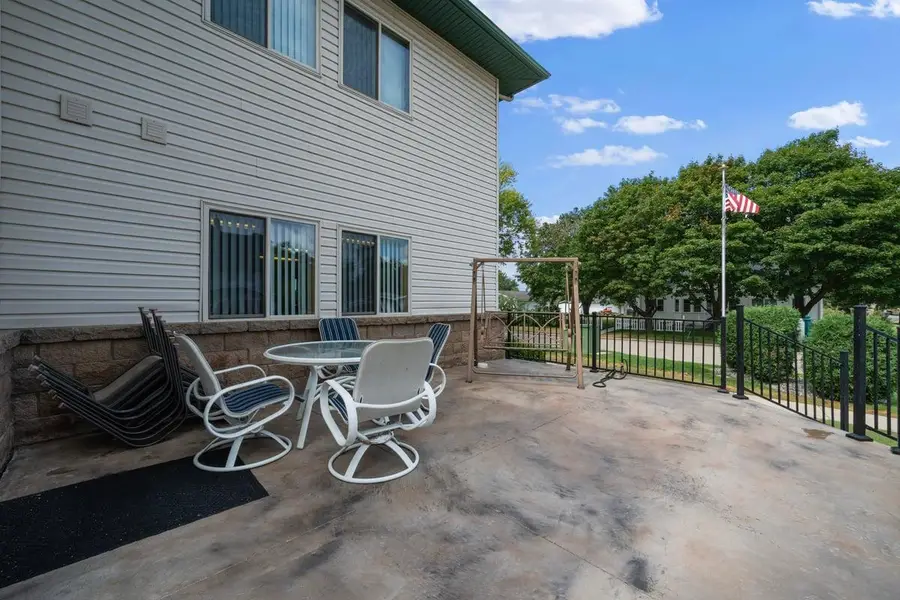 912 Hawthorne Street #104, Alexandria, MN 56308 - #2