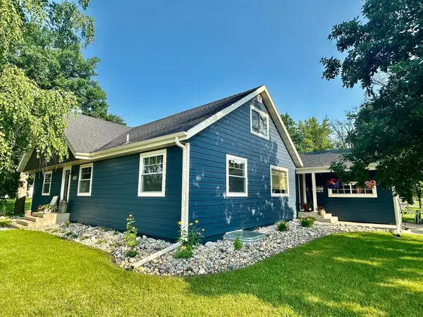 507 6th Street Ne, Roseau, MN 56751