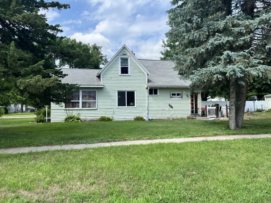 402 N Austin Avenue, Litchfield, MN 55355 - #2