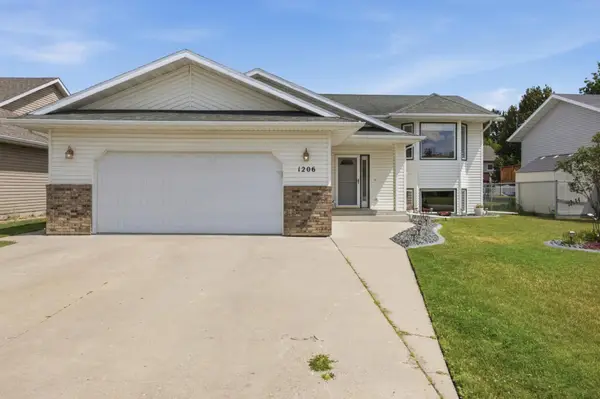1206 18th Street N, Moorhead, MN 56560