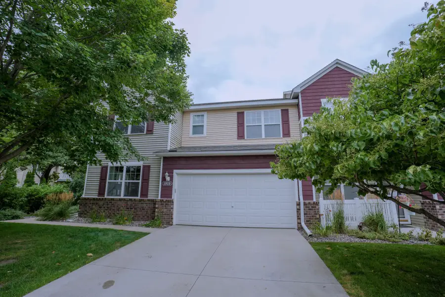 1919 Sierra Drive #1401, Hastings, MN 55033 - #2