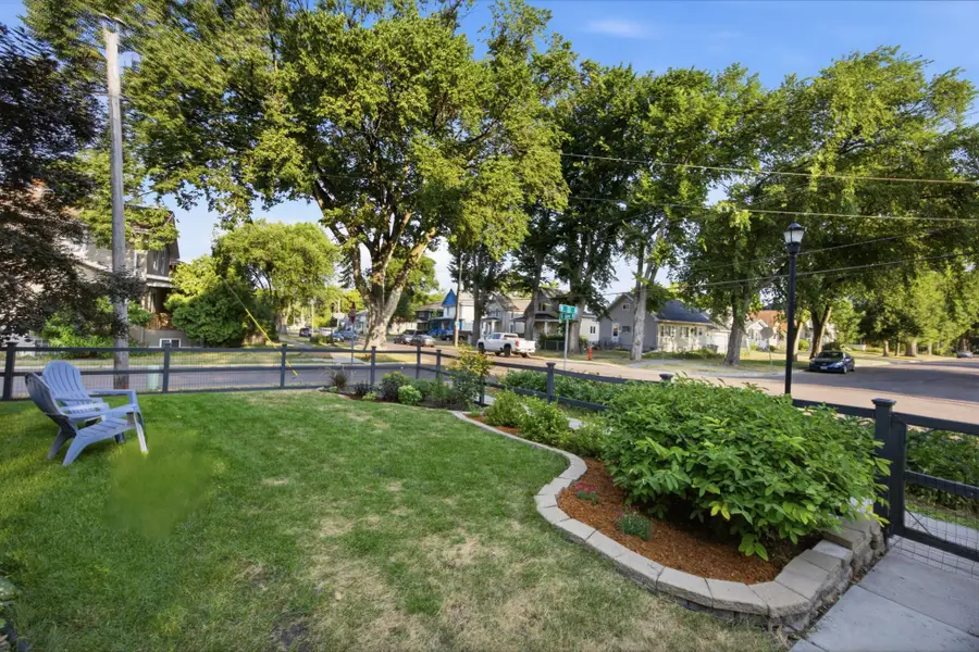 724 11th Avenue N, Fargo, ND 58102 - #3