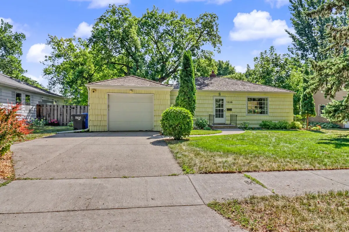 1526 6th Street S, Fargo, ND 58103 - #1