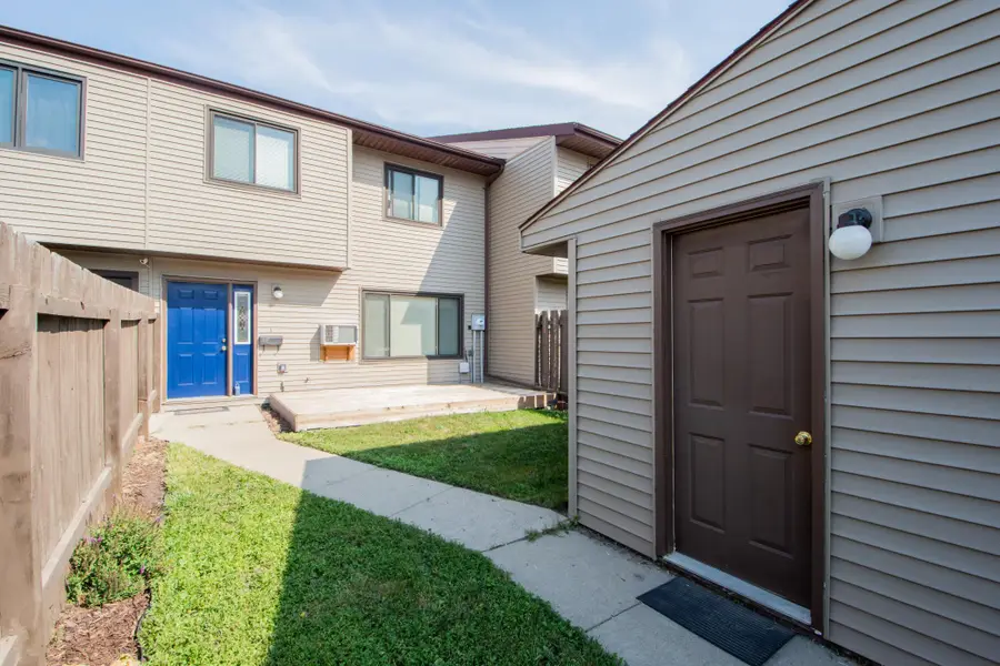 2231 32nd Avenue S, Fargo, ND 58103 - #2