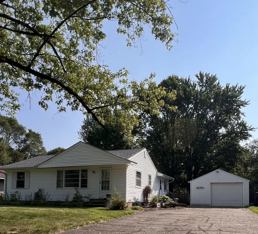 5902 Saint Albans Street N, Shoreview, MN 55126 - #2