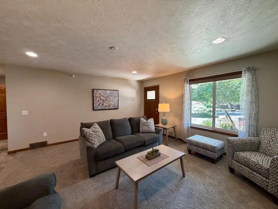 104 W Barck Avenue, Luverne, MN 56156 - #3