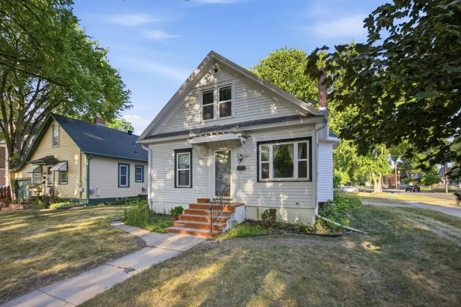 403 14th Street S, Fargo, ND 58103 - #2