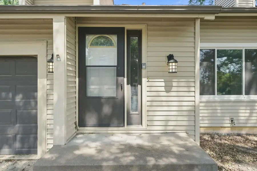 8687 Ridgewind Road, Eden Prairie, MN 55344 - #3