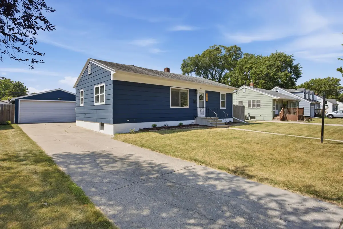 1617 14th Street S, Fargo, ND 58103 - #1