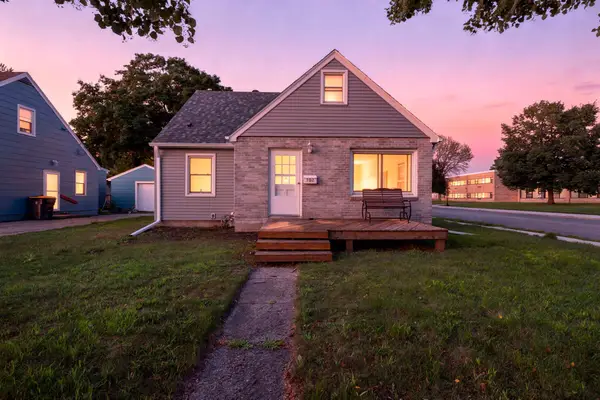802 Center Street, North Mankato, MN 56003