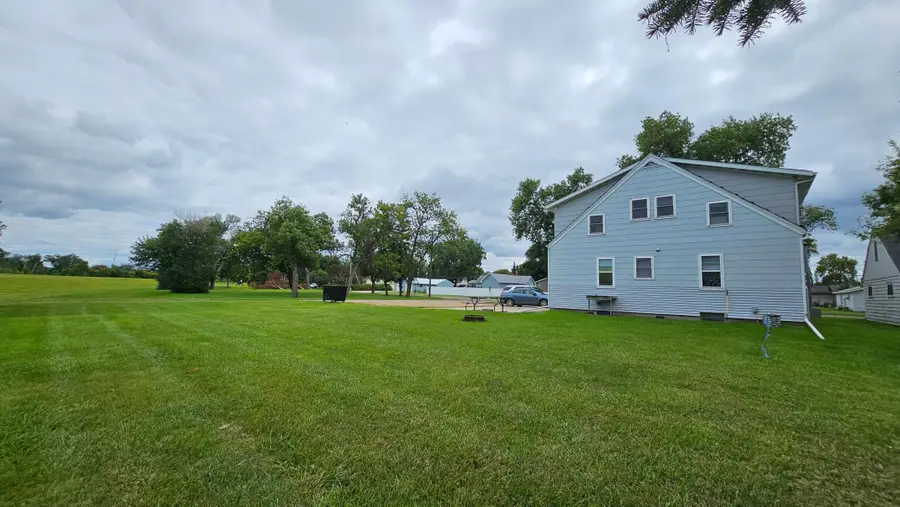 104 5th Avenue S, Wahpeton, ND 58075 - #2