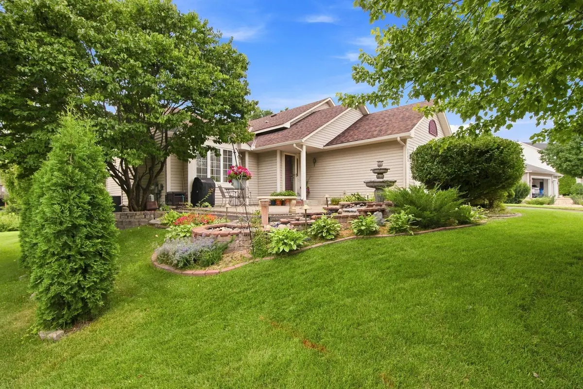 2003 Ponds Way, Shakopee, MN 55379 - #1