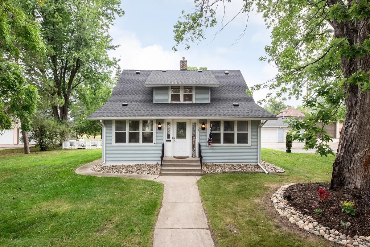 305 8th Avenue E, Alexandria, MN 56308 - #1
