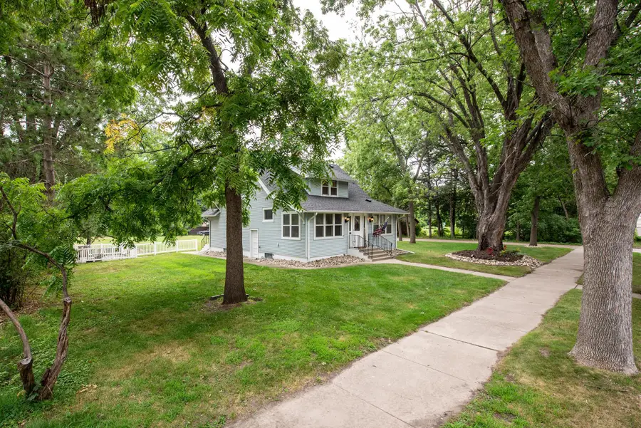 305 8th Avenue E, Alexandria, MN 56308 - #3