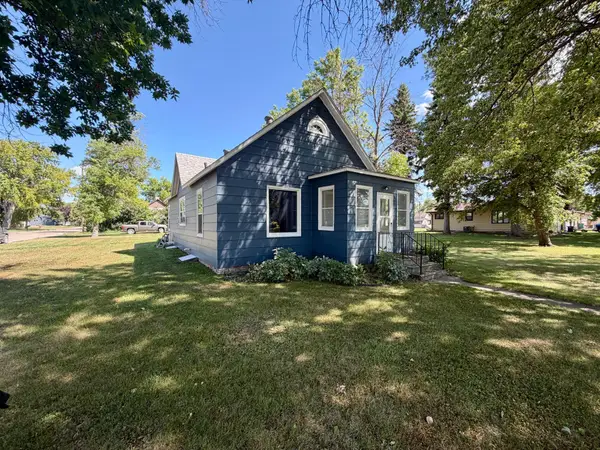 251 3rd Avenue N, Casselton, ND 58012