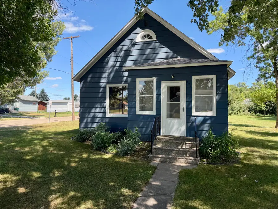 251 3rd Avenue N, Casselton, ND 58012 - #2