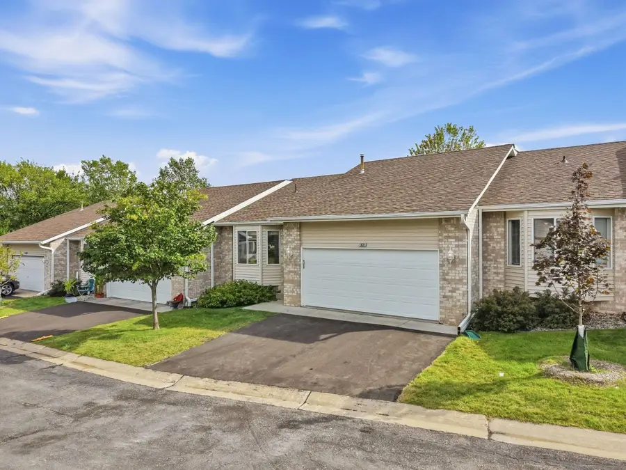 12822 Glen Court, Apple Valley, MN 55124 - #2