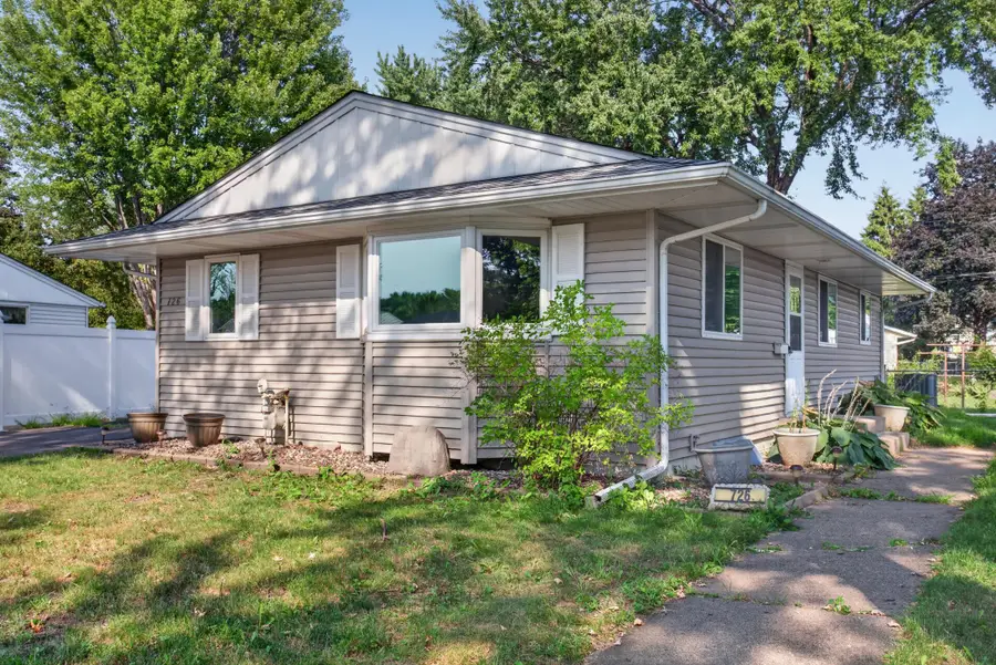 726 22nd Avenue N, South Saint Paul, MN 55075 - #3