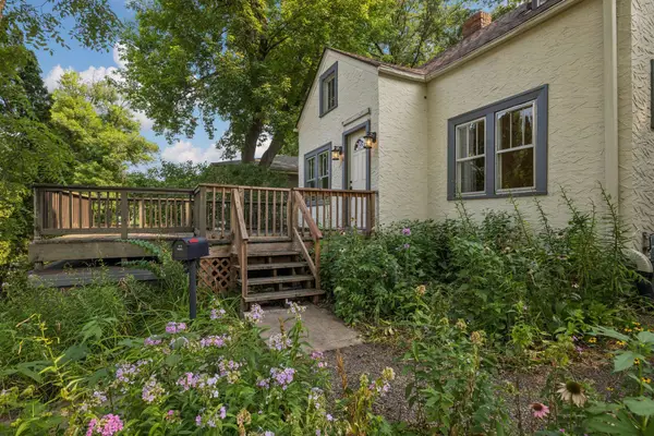 2720 Mcnair Drive N, Robbinsdale, MN 55422