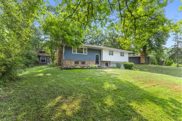 5375 Matterhorn Drive Ne, Fridley, MN 55421
