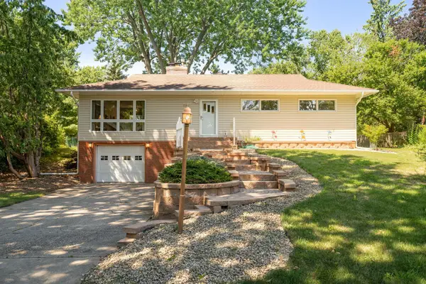 2001 Herschel Street, Roseville, MN 55113
