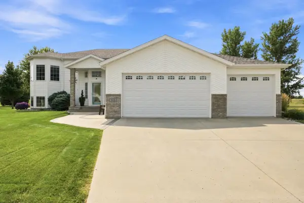 515 Cottonwood Drive, Casselton, ND 58012