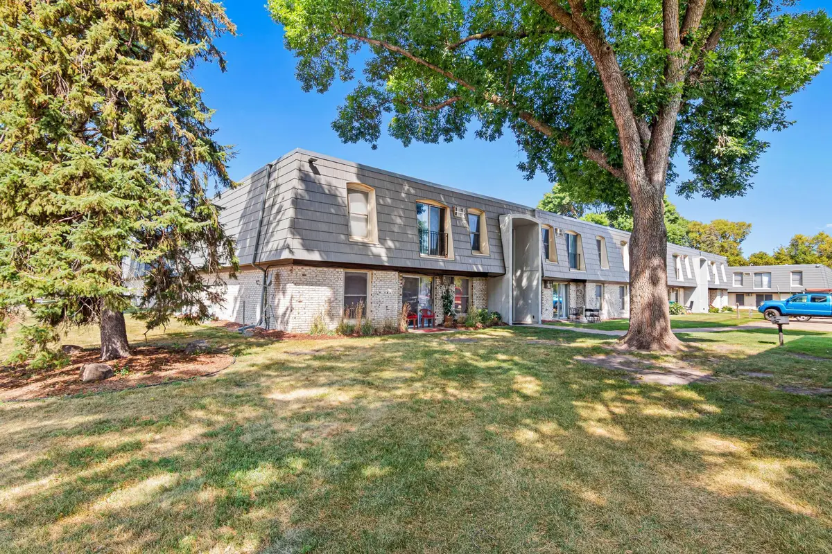 814 9th Avenue S #4, Hopkins, MN 55343 - #1