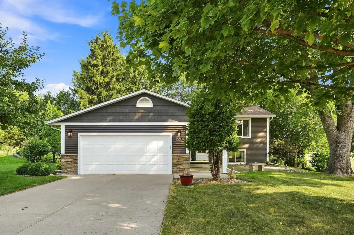7470 Upper 26th Street N, Oakdale, MN 55128 - #1