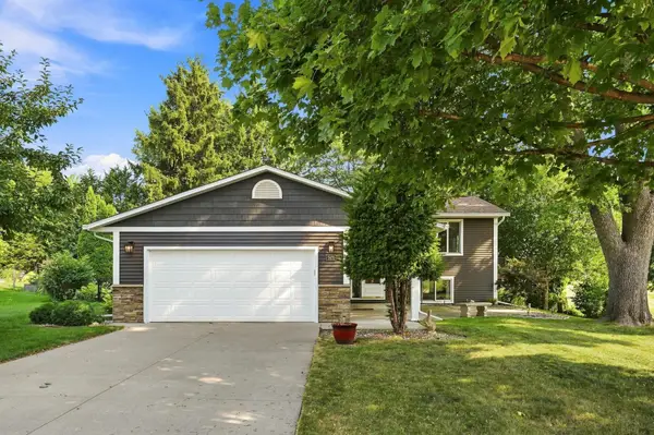 7470 Upper 26th Street N, Oakdale, MN 55128