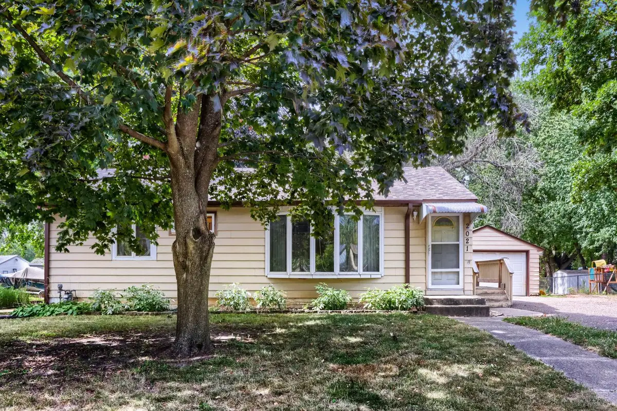 2021 English Street, Maplewood, MN 55109 - #1